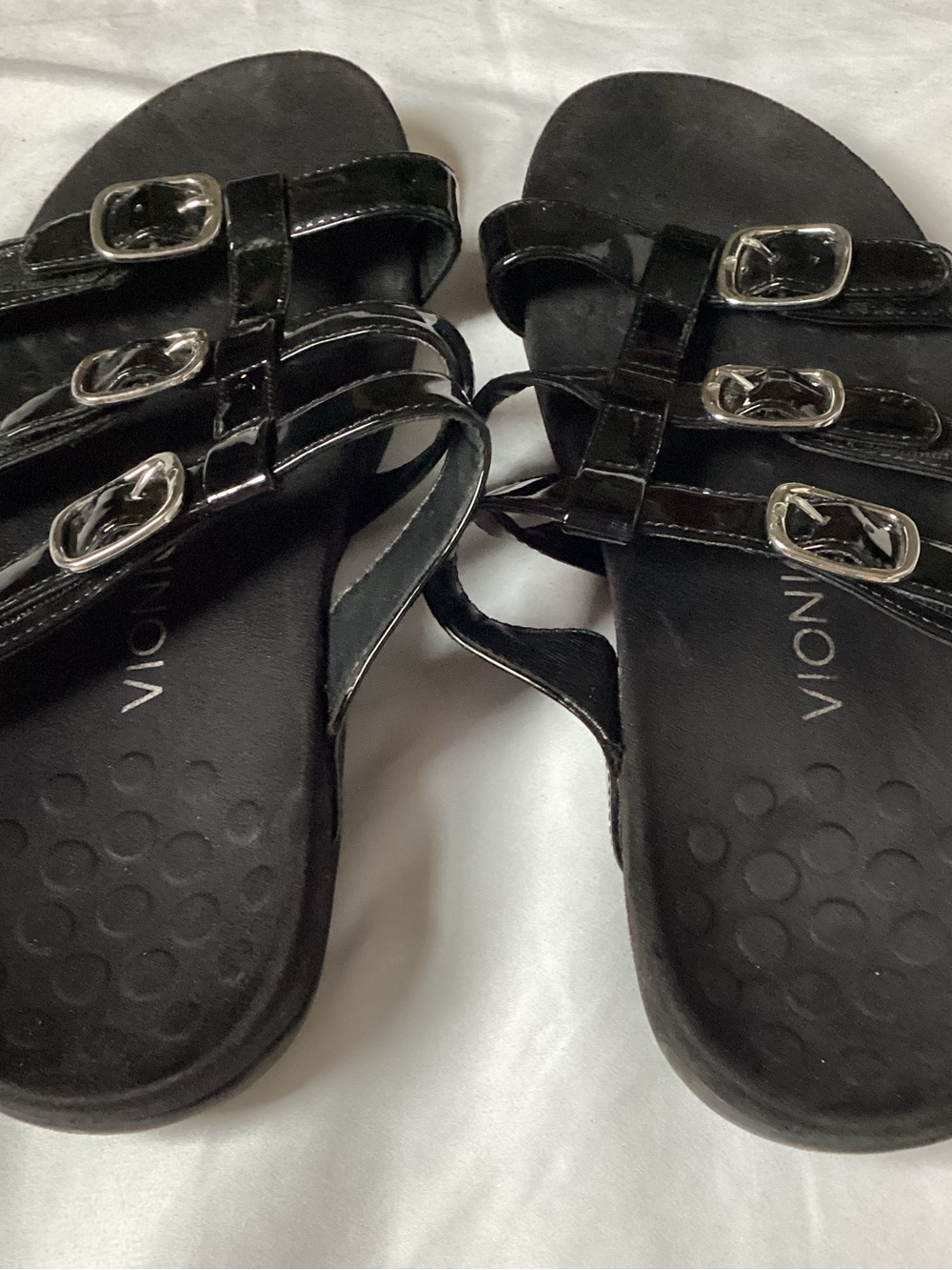 Vionic Ladies Black Patent Slip On Sandals Size 10 - Picture 7 of 9